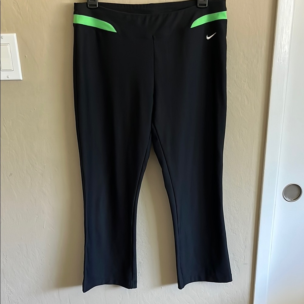 Nike Fit Dry Cropped Athletic Pants Size M